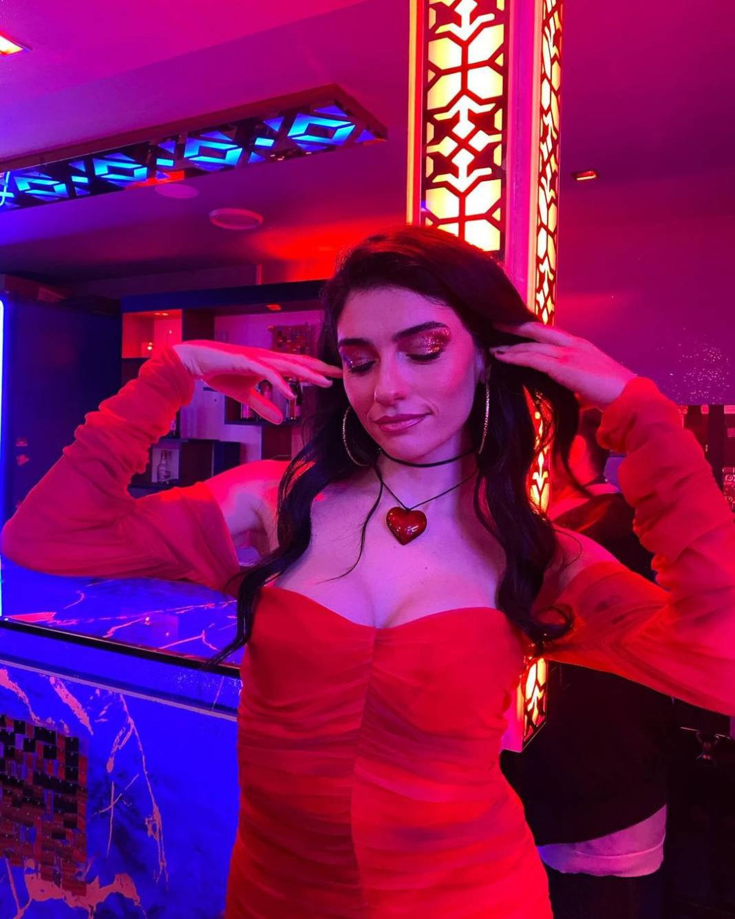 İnci Taneleri'nin Dilberi Hazar Ergüçlü'den sosyal medyayı sallayan pozlar - Resim: 3